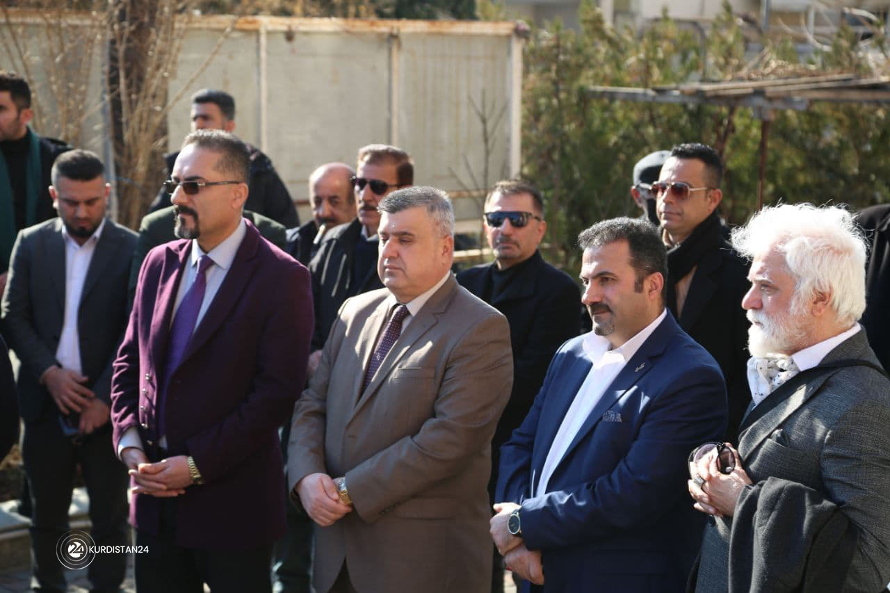 Lifting the curtain ceremony on the statue of popular Kurdish artist Jihad Dilpak, Feb.12, 2022 (Photo: Kurdistan 24)